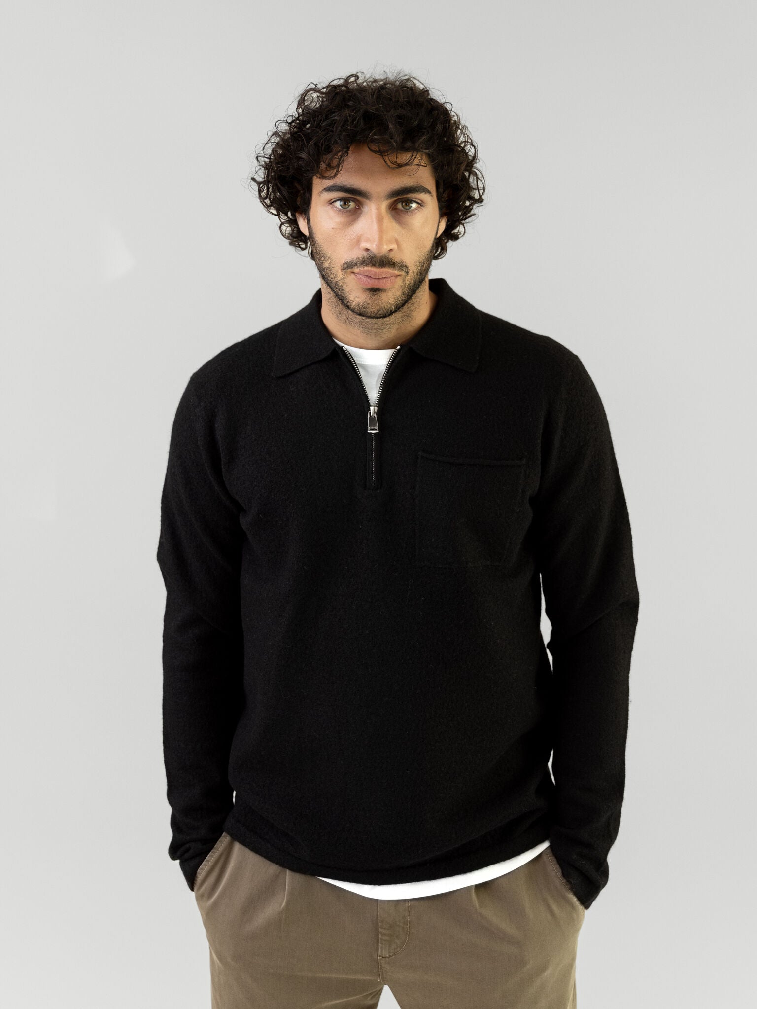 Modelshot / Black / Detail